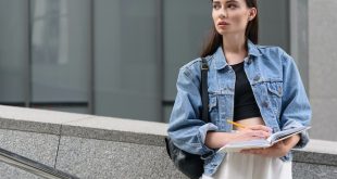 tips mix and match jaket jeans untuk perempuan