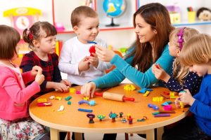 perbedaan daycare dan preschool